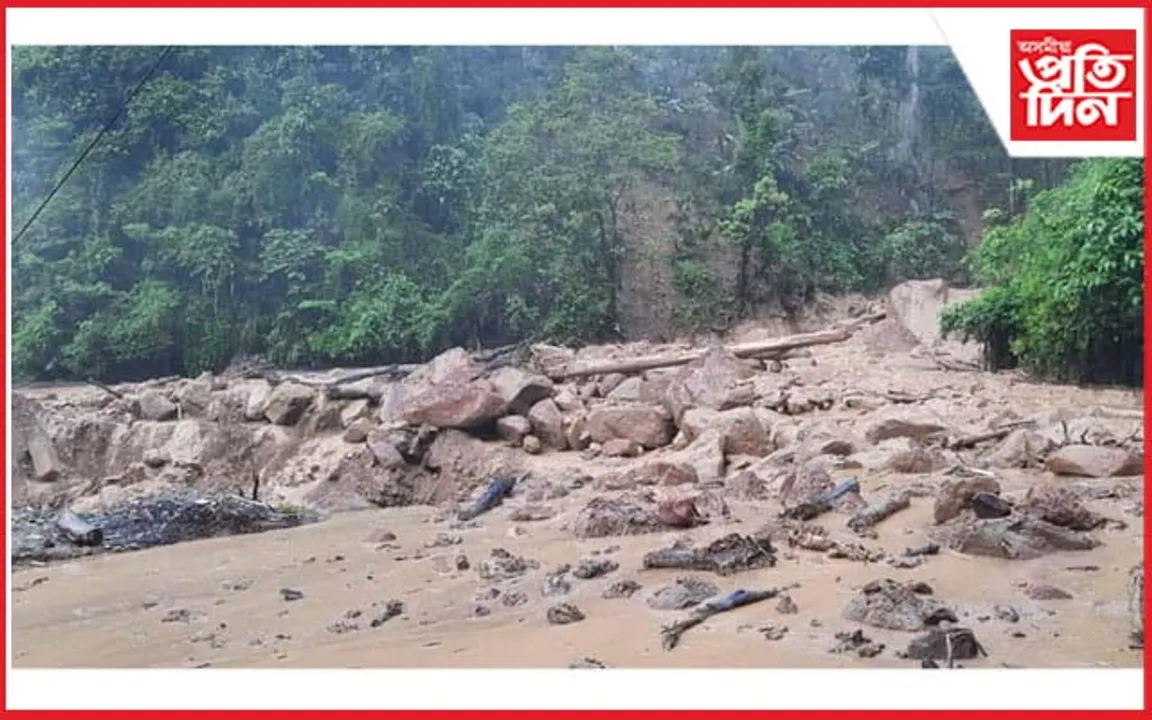 ভূমিস্খলনৰ ফলত সম্পূৰ্ণৰূপে বন্ধ ৬ নং শিলচৰ-শ্বিলং-গুৱাহাটী ৰাষ্ট্ৰীয় ঘাইপথ...